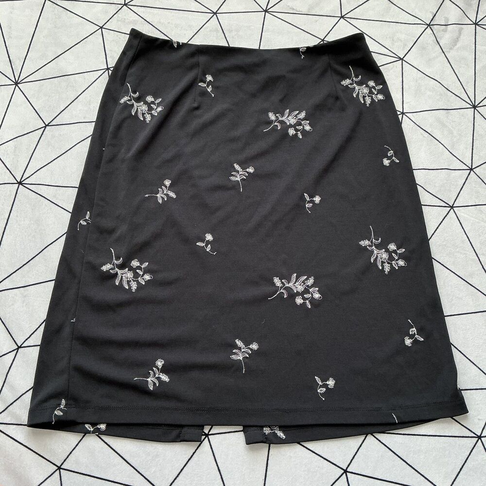 Ann Taylor Petites Skirt 8P Black White Floral Embroidered A Line Lined Slit